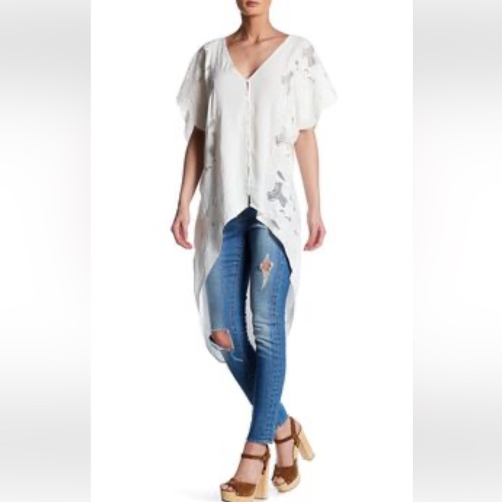 ASTR The Label V Neck Button Down High Low Lace Embroidery Blouse Size M